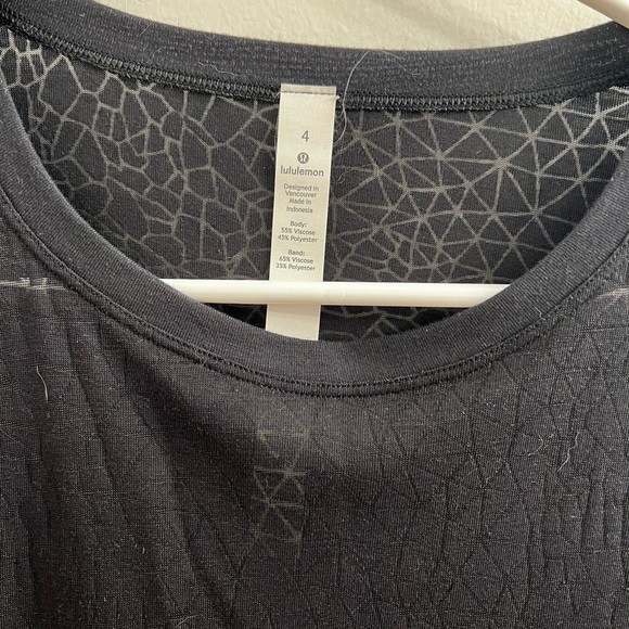 lululemon Cropped Cates Tee Veil (Triangle Pattern) - Picture 2 of 4